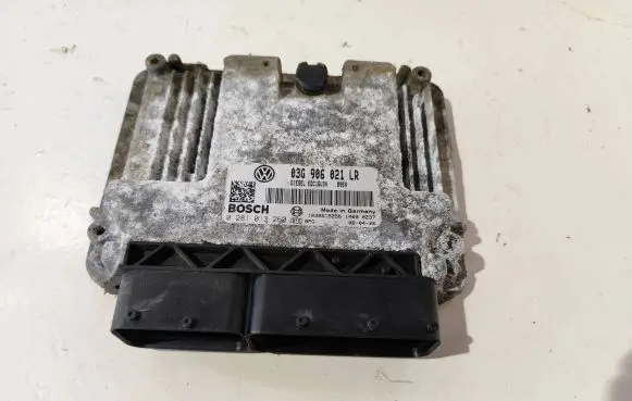 Volkswagen PASSAT B6 Engine control unit/module 03G906021LR 1039S15256 0281013260