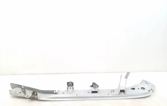 Volkswagen Touareg I Fender mounting bracket 7L6805919B