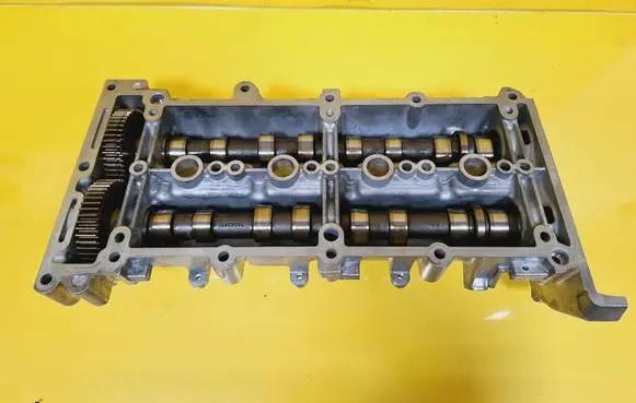 Opel Astra J Rocker cam cover 55565668 55565853 55565851