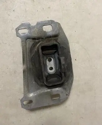 Peugeot Rifter Gearbox mounting bracket 9813699680