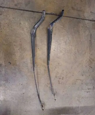 Ford Galaxy Front wiper blade arm 7M1955409A