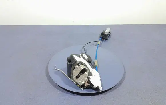 Honda HR-V Front door lock L8811260F3