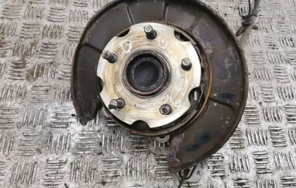 Toyota RAV 4 (XA40) Rear wheel hub