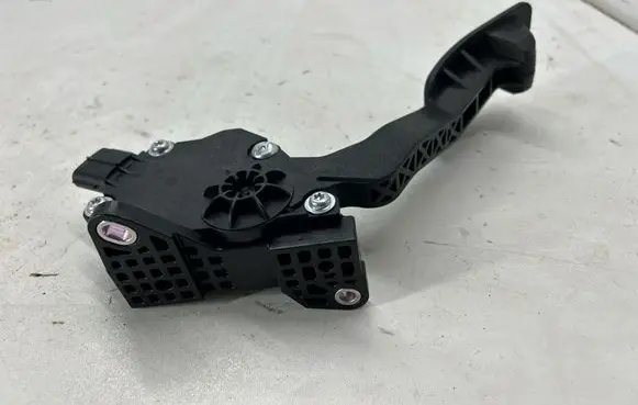 Subaru Forester SK Accelerator throttle pedal 36010FL021