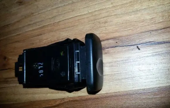 KIA Sedona Hazard light switch