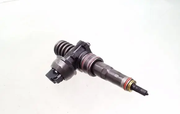 Volkswagen PASSAT B6 Fuel injector 0414720312 038130073BQ