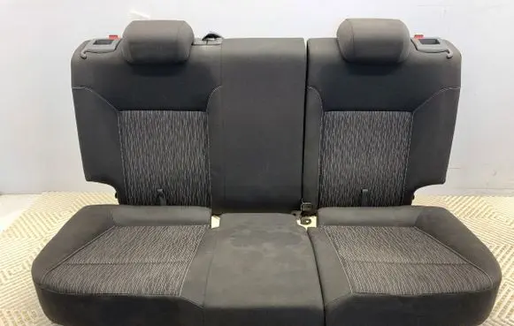 Opel Astra J Second row seats 