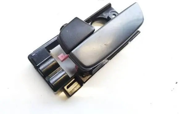 Hyundai Accent Front door interior handle 826101e000 82610-1e000