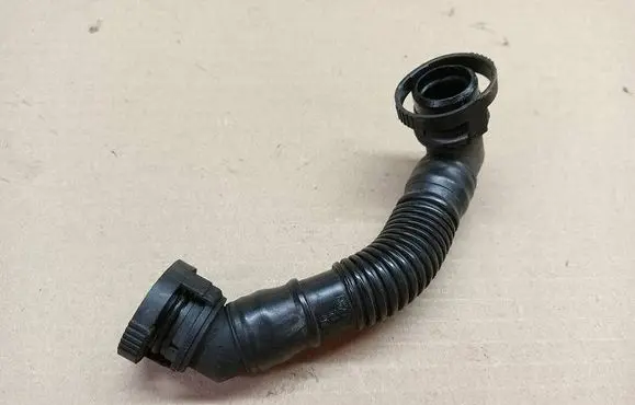 Skoda Octavia Mk2 (1Z) Breather hose/pipe 03L103493