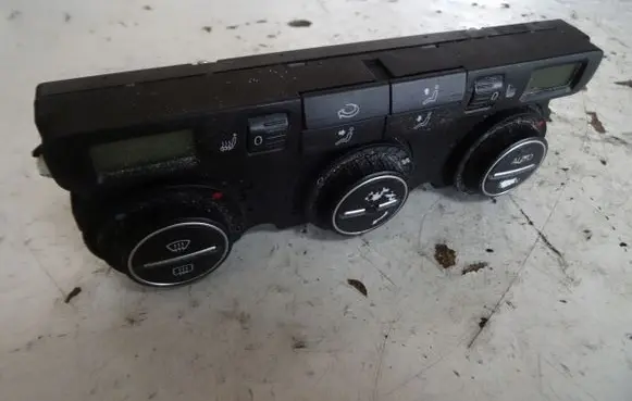 Volkswagen Touran I Climate control unit
