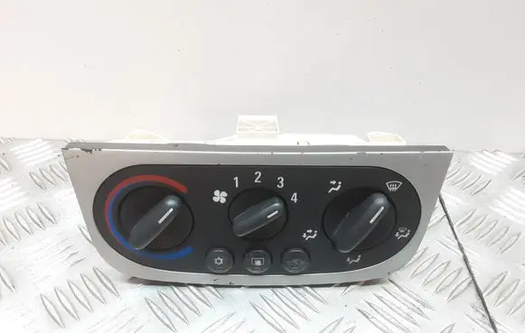 Opel Tigra B Climate control unit