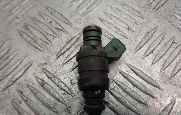 Seat Leon (1M) Fuel injectors set 037906031AA