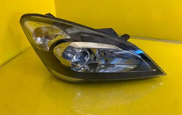 KIA Ceed Headlight/headlamp 92102-1H500