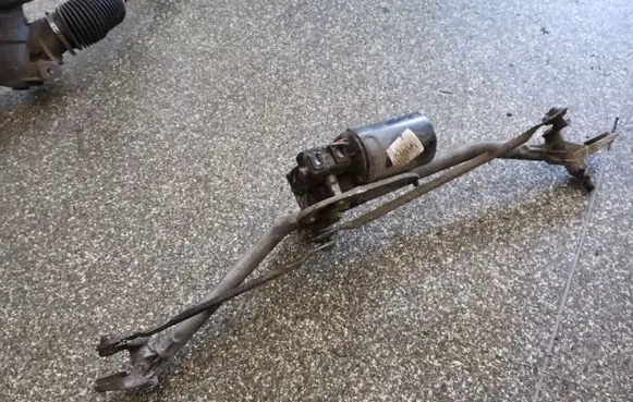 Audi A4 S4 B5 8D Front wiper linkage and motor