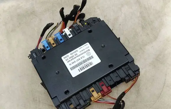 Volkswagen Touareg I Comfort/convenience module 7L6937049N 05066526 H51S3001
