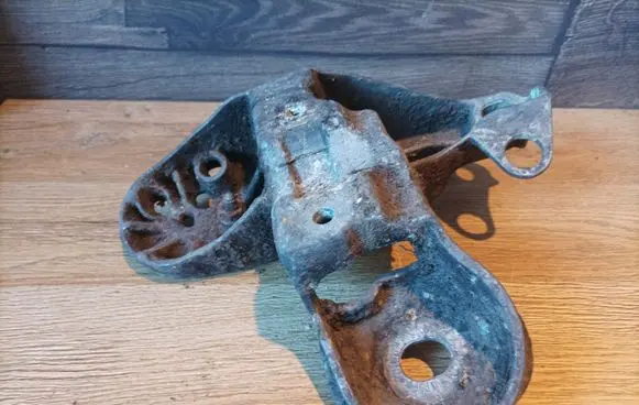 Audi A6 S6 C5 4B Engine mounting bracket