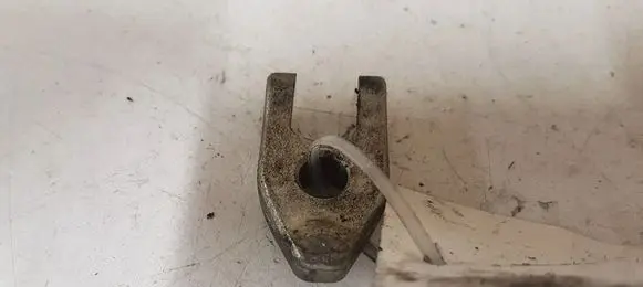Renault Megane II Fuel Injector clamp holder
