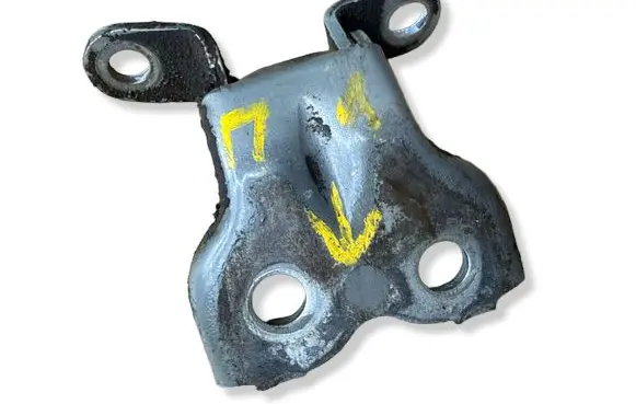 Toyota Avensis T250 Front door lower hinge 