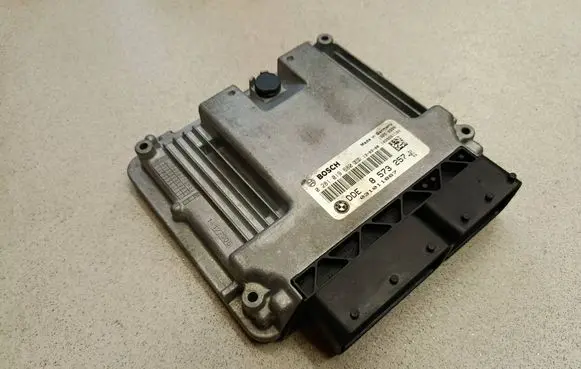 BMW 3 F30 F35 F31 Engine control unit/module 0281019680 8573257 031011867