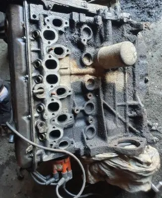 Volkswagen PASSAT B2 Engine 036103021N WC210638
