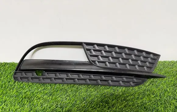 Audi A5 8T 8F Front fog light trim/grill 8T0807682H