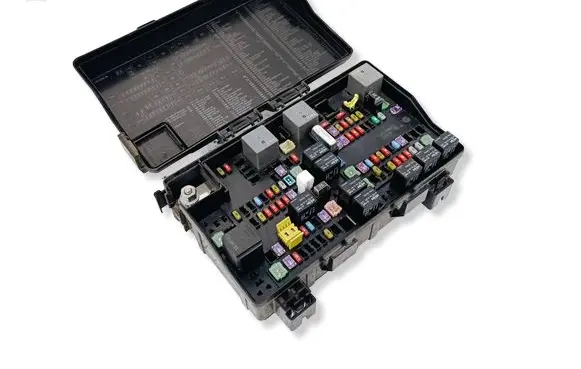 Dodge RAM 1500 DS Fuse box set P68322371AB 7140513130 7240520030