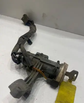 Mitsubishi Montero Ignition lock 337514