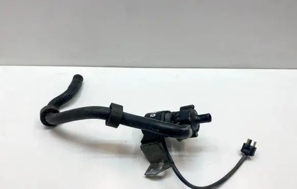 Mercedes-Benz SLC C107 Engine coolant pipe/hose A1078301314 A1078313394