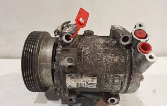 Dacia Sandero Air conditioning (A/C) compressor (pump) 8200603434
