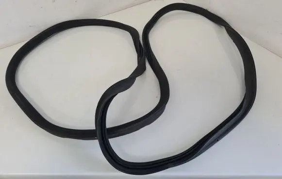 Trunk rubber seal (body)