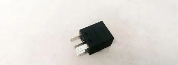 Volvo S40, V40 Other relay MB953382