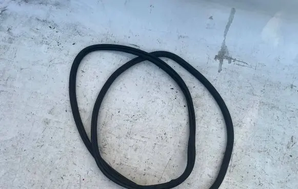 Opel Astra J Seal rubber (tailgate) 13258107