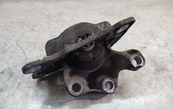 Engine mount bracket