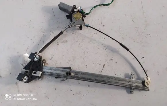 Honda CR-V Front door window regulator with motor