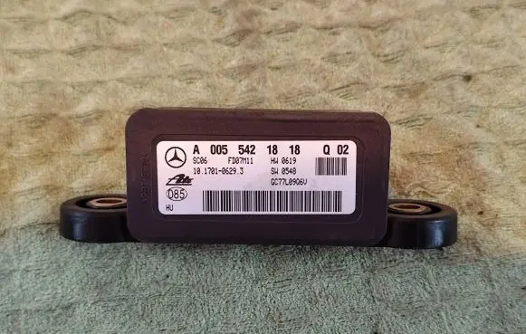 Mercedes-Benz C W204 ESP acceleration yaw rate sensor A0055421818 FD07M11 GC77L09Q6V