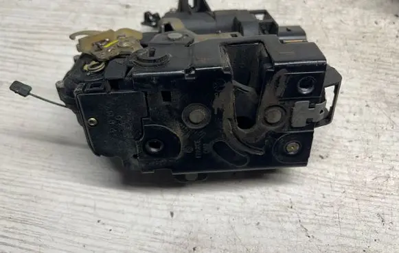 Seat Toledo II (1M) Rear door lock 3B4839015A