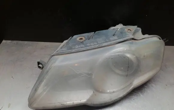 Volkswagen PASSAT B6 Headlight/headlamp