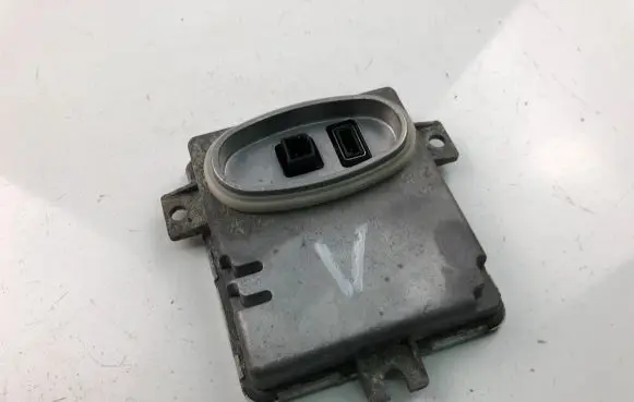 Volvo V70 Xenon control unit/module 6261110499