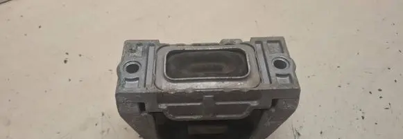 Volkswagen Golf V Engine mount bracket K0199262