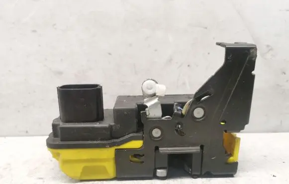Volvo XC70 Front door lock 30663841
