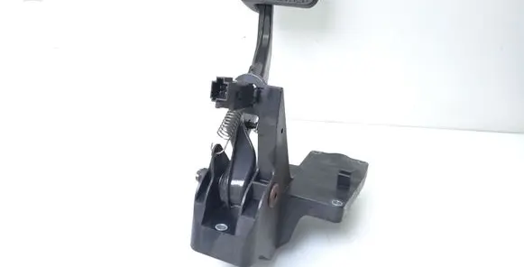 Mercedes-Benz B W245 Brake pedal 1692901001
