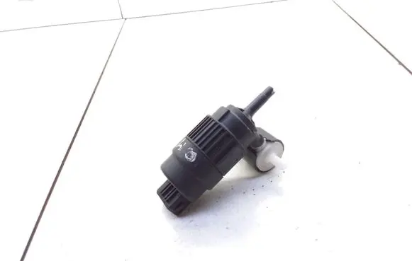 Opel Omega B2 Windscreen/windshield washer pump