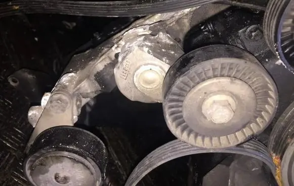 Mercedes-Benz Vaneo W414 Generator/alternator belt tensioner