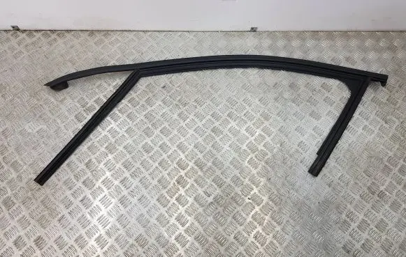 Mercedes-Benz GLA W156 X156 Rubber seal front door window/glass A1567250125
