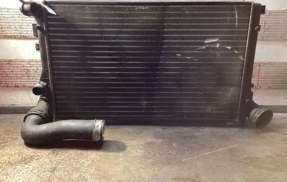 Volkswagen Jetta V Intercooler radiator 600122291E