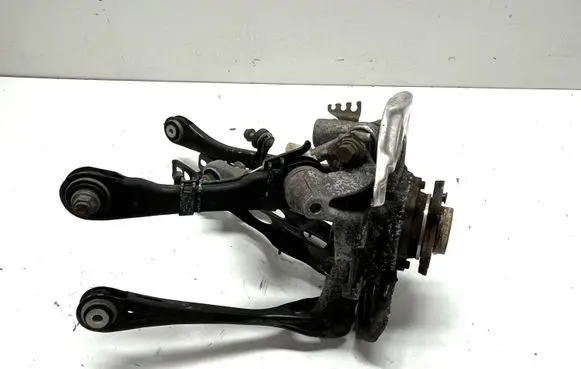 BMW 5 G30 G31 G38 Rear wheel hub 6866337