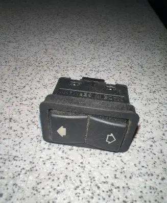 BMW 5 E39 Electric window control switch 8368974