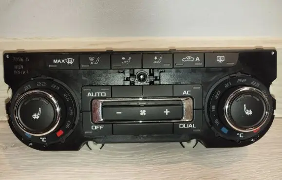 Skoda Octavia Mk2 (1Z) Climate control unit 3T0907044AS 5HB00974945
