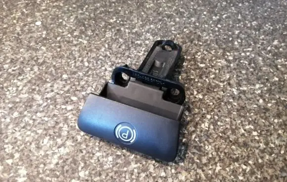 Volvo XC90 Hand brake release handle 8683963