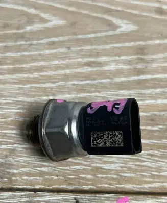 Audi A4 S4 B9 Fuel pressure sensor 04l906054f